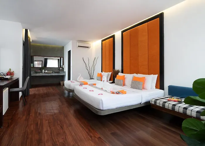 Corner Hotel 4*